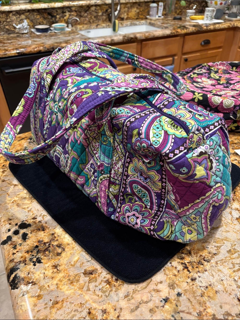 NWOT- Vera Bradley large tote Zipper closure